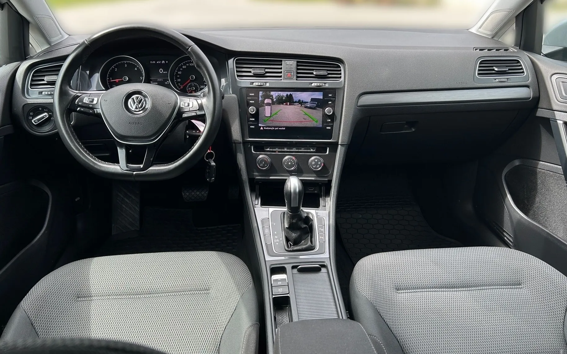 Notranja slika - Volkswagen Golf Variant - 2.0 TDI Comfortline DSG + kamera - 10
