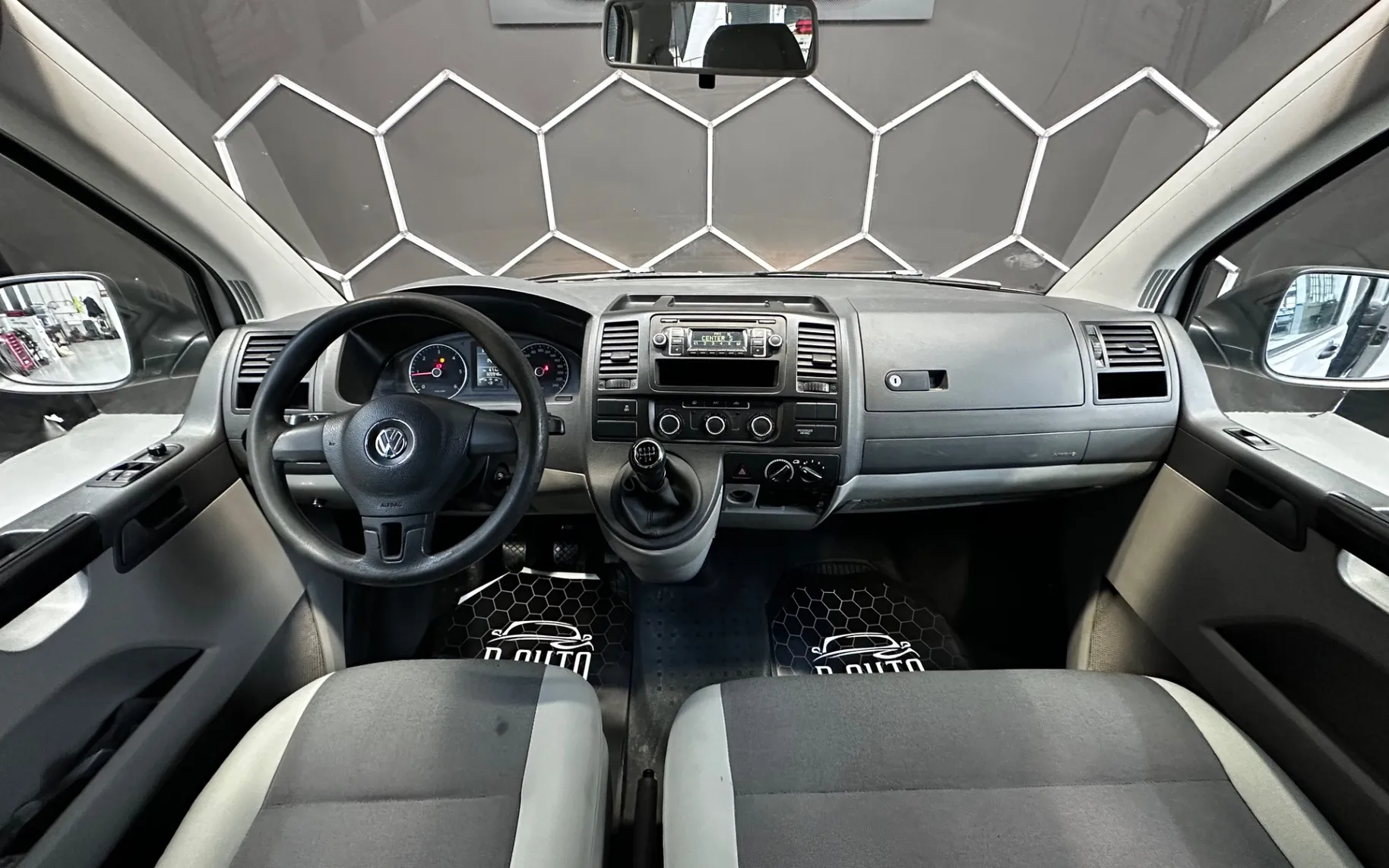 Notranja slika - VW Transporter - 2.0 TDI 9 SEDEŽEV... - 9