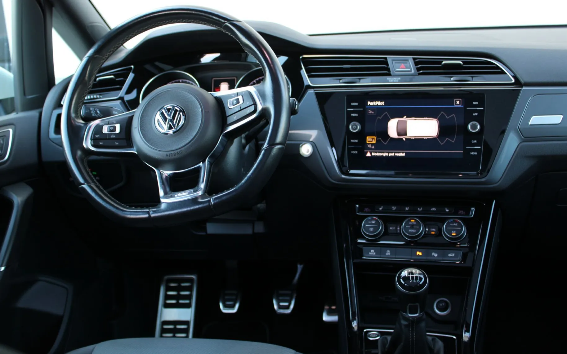 Zunanja slika - VW Touran - 2.0 TDI BMT R-Line 110  150  KLJUKA PANO NAVI - 8