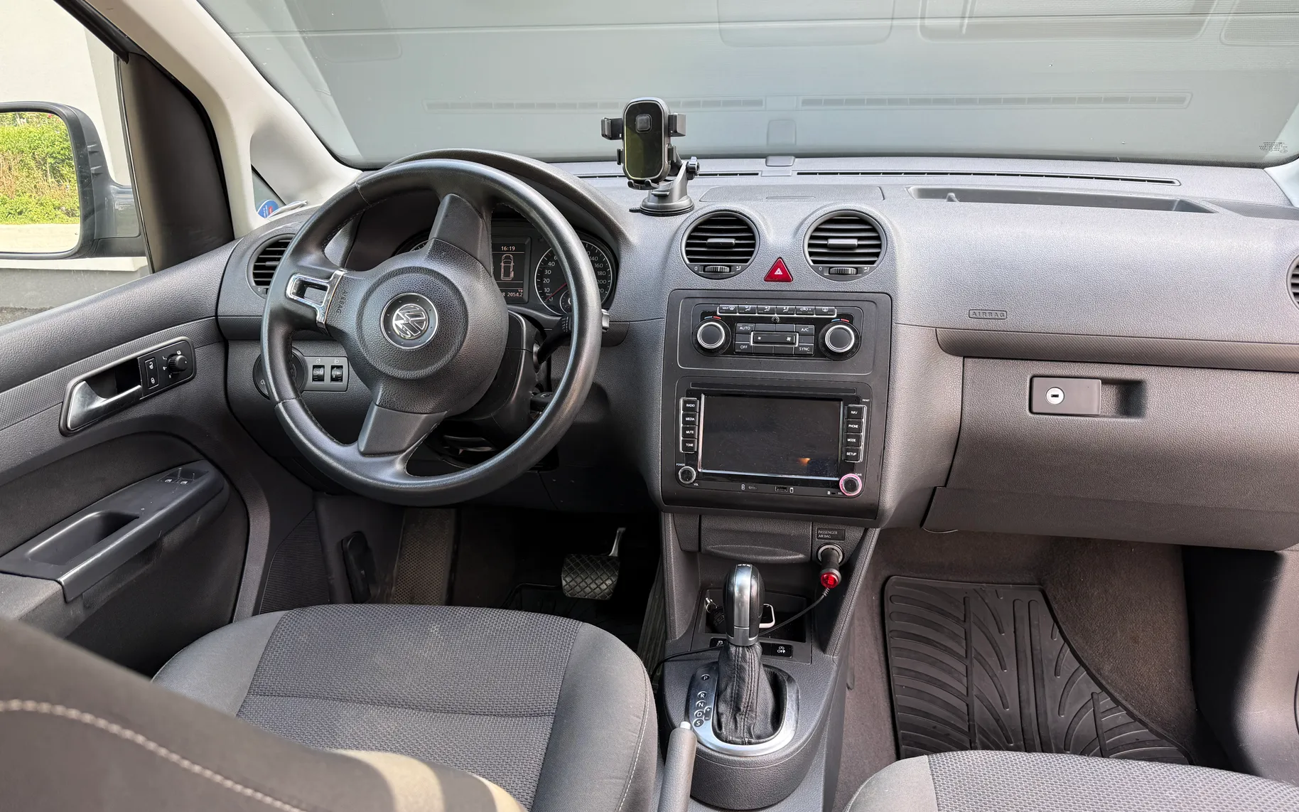 Notranja slika - VW Crafter - Caddy Maxi 1,6 TDI Trendline DSG - 4
