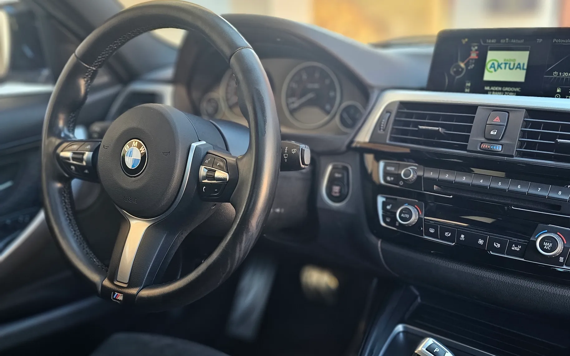 Notranja slika - BMW Serija 3 - 320d xdrive touring M sport - 15