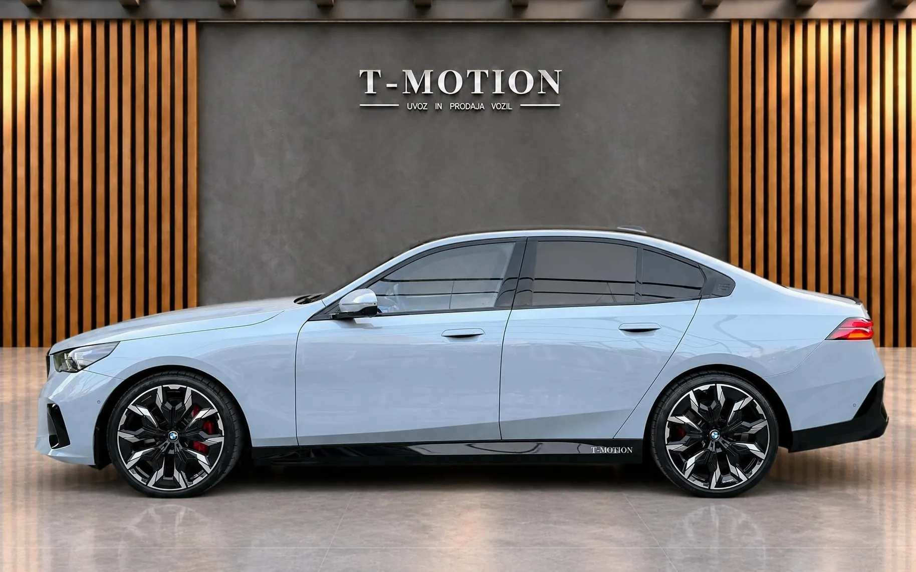 Notranja slika - BMW serija 5: - 540d xDrive|SALONSKI|Iconic|AV|Pano|ACC|B W| - 9
