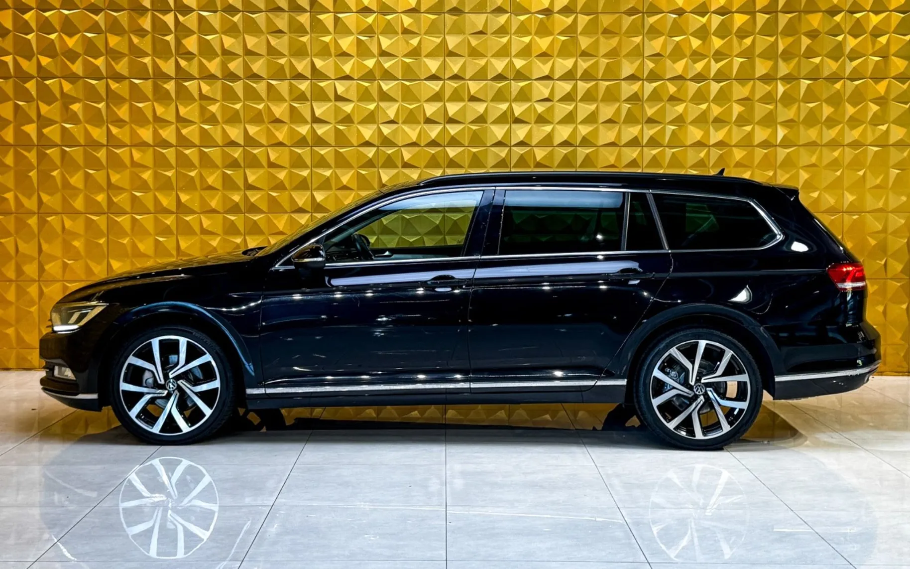 Zunanja slika - Volkswagen Passat Variant - 2.0 TDI AUT.-LED-RADAR TRMP-GRETJE-NAVI-PDC - 6