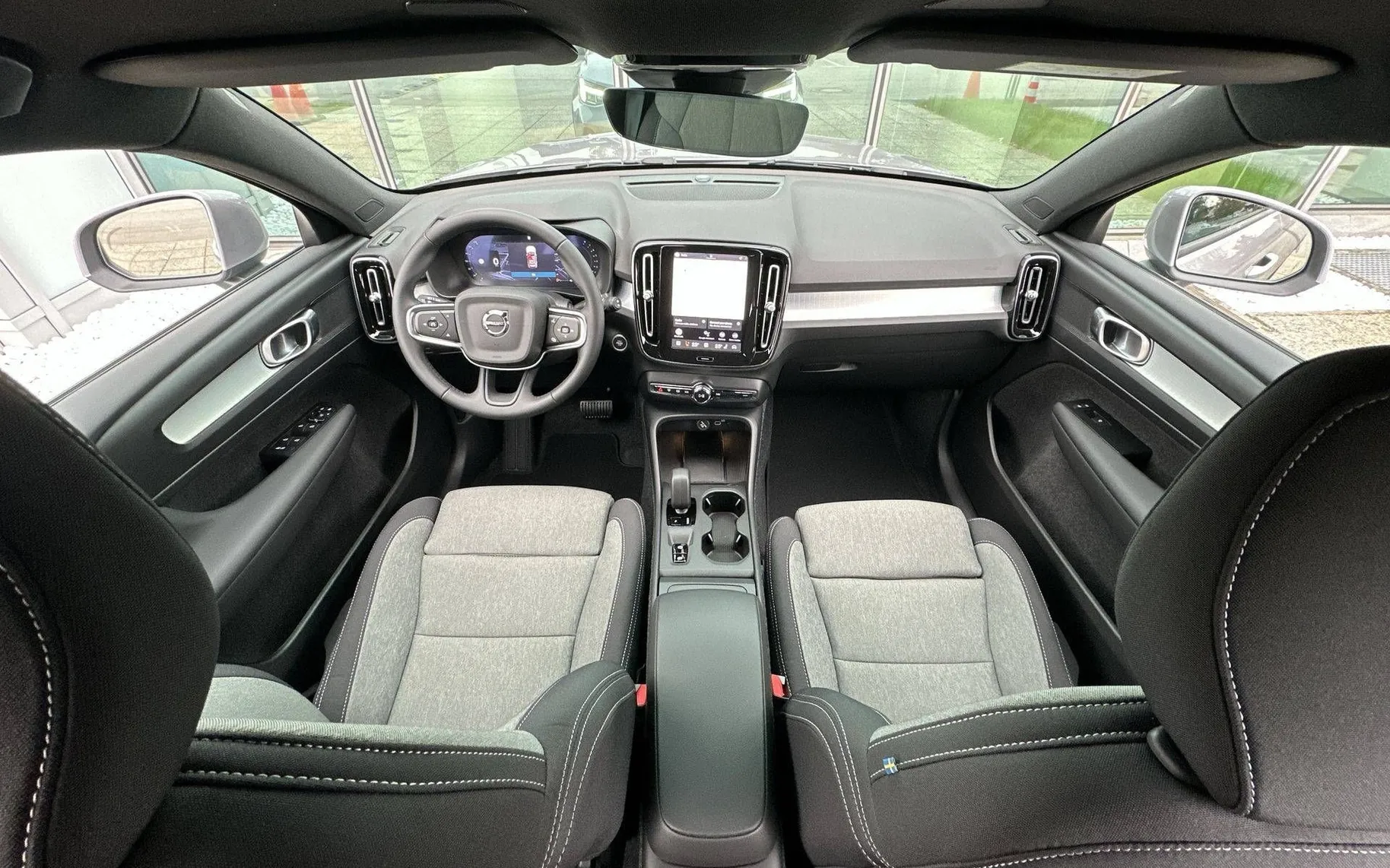 Notranja slika - Volvo XC40 - B3 P Core AT DCT 3 leta garancije + 3 servisi... - 20