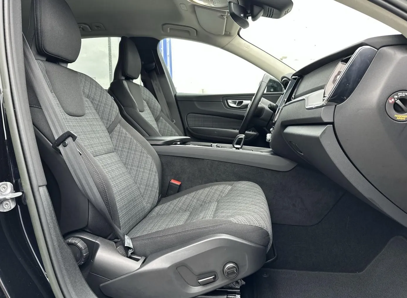 Zunanja slika - Volvo XC60 - B4D Core Avt. LED-KAMERA-KEYLESS - 13