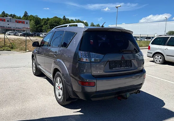 Zunanja slika - Mitsubishi Outlander - 2.0 DID Intense 4WD ZELO LEP - 7