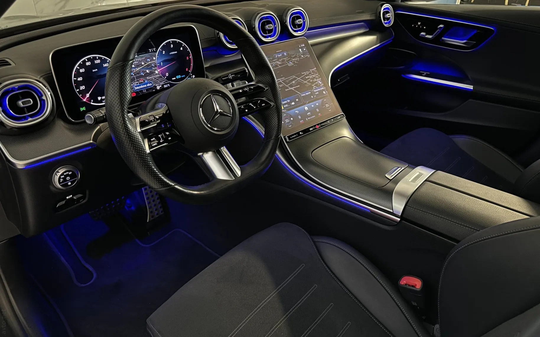 Notranja slika - Mercedes-Benz C-Razred - 300d T |AMG Line|Panorama|360K|Memory|GretjeV|... - 8