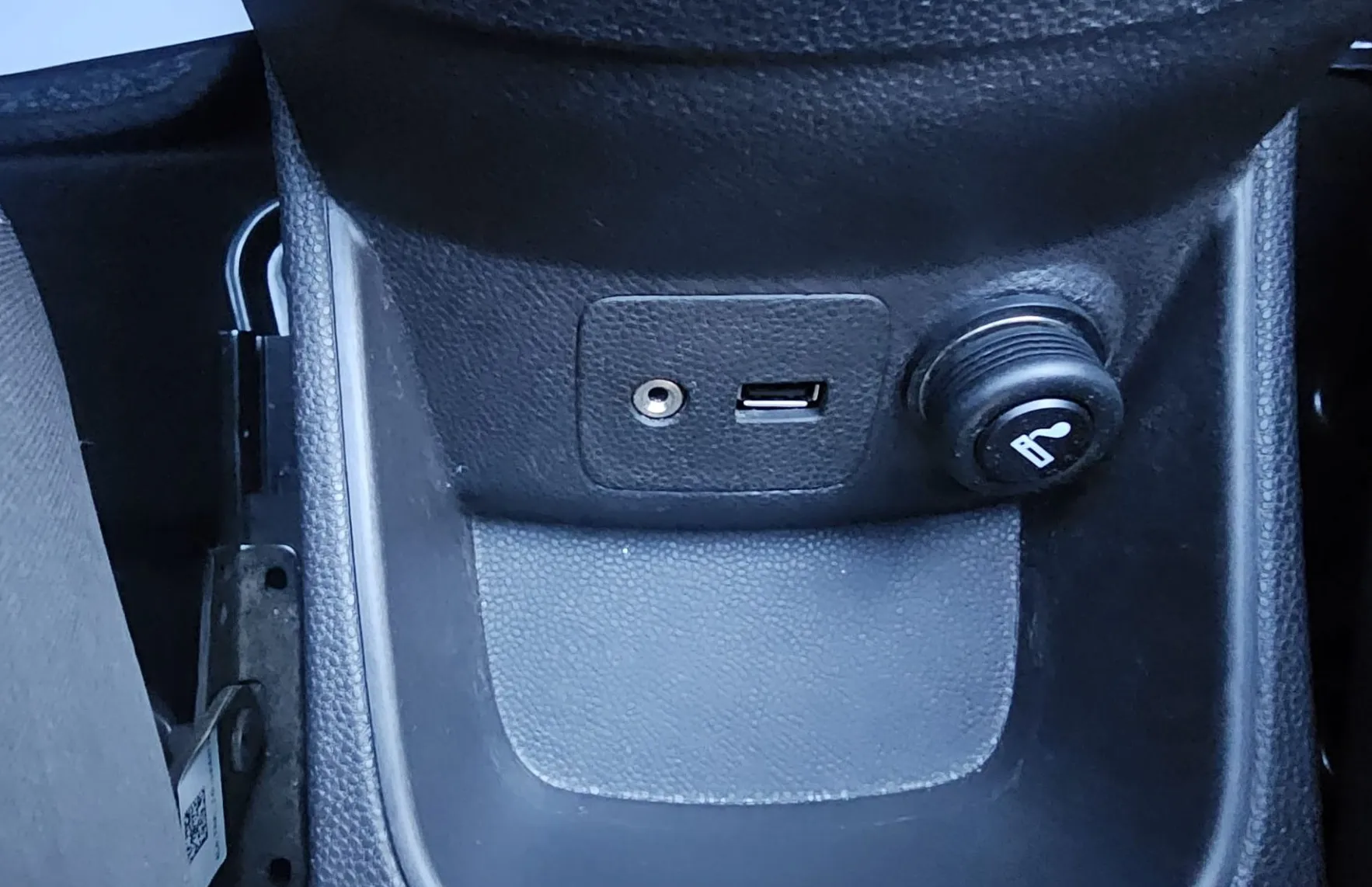 Zunanja slika - Ford Fiesta - 1.4 Trend|SLO|multifunkcija|AVTOklima|bluetooth|USB - 13