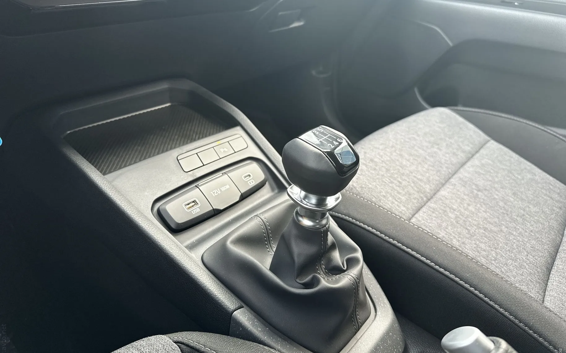 Notranja slika - KIA Stonic - 1.0 T-GDi EX Pulse M T - 29