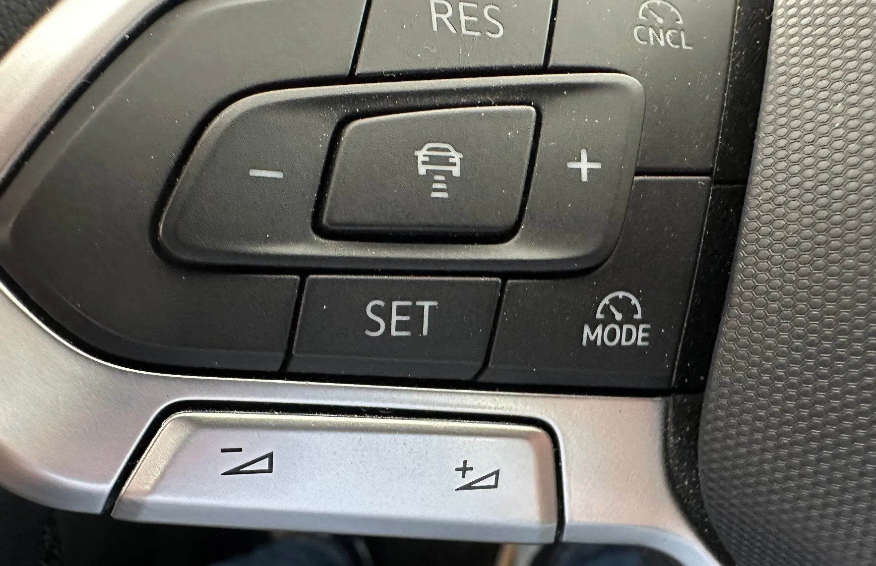 Zunanja slika - Volkswagen Tiguan - 2.0 TDI DSG Life 110kW.KAMERA.LED.ACC.2025.TOP - 5