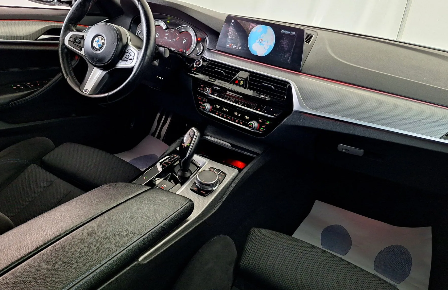 Zunanja slika - BMW Serija 5 - : 520d M-Performance•PANO•AMBIENT•ADAPTIVE LED• - 13