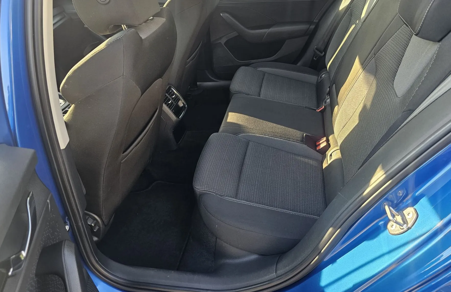 Zunanja slika - Škoda Octavia - Combi 2.0TDI Ambition DSG|FuLED|alu|wirtual|kamera - 10