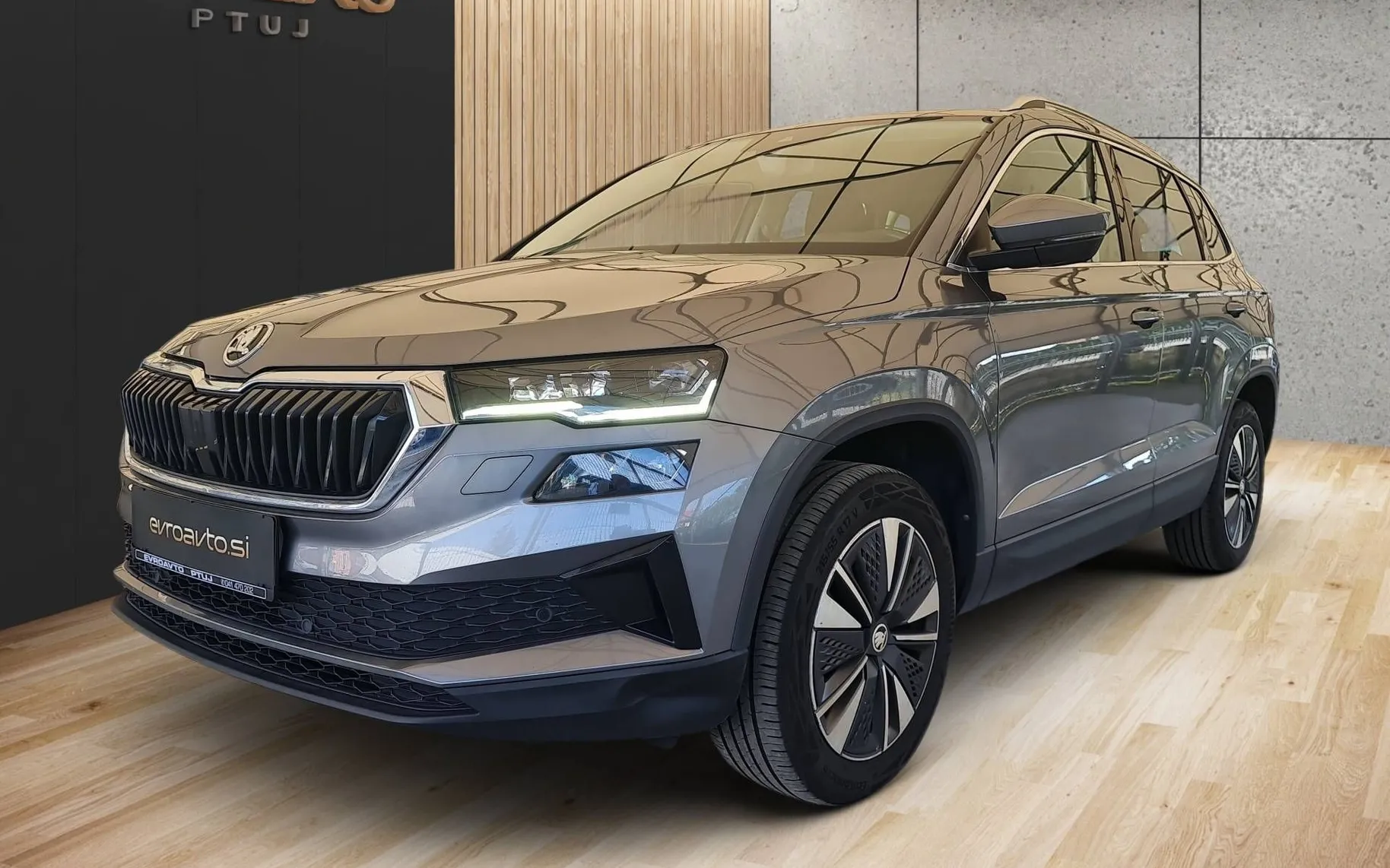 Zunanja slika - Škoda Karoq - 2.0 TDI Style•1. lastnik Slovensko poreklo - 1