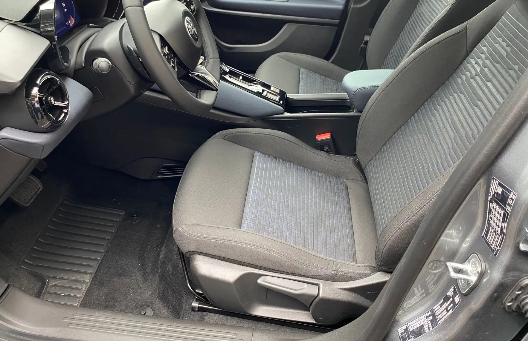Zunanja slika - Alfa Romeo Junior - 1.2 E-DCT6 MHEV100 kW  136KM  CORE - 4