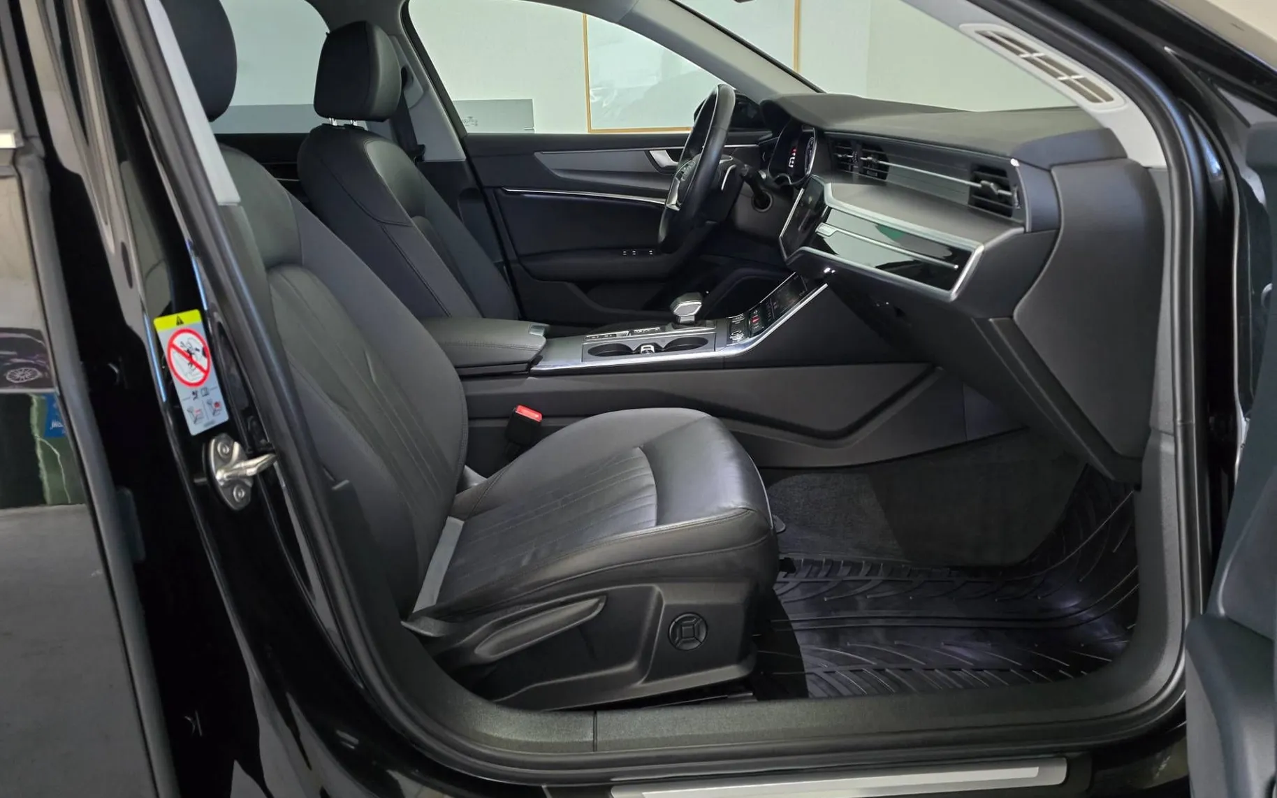 Notranja slika - Audi A6 Avant - 40 TDI Design S tronic - LED.usnje.kamera.navi.ACC - 16
