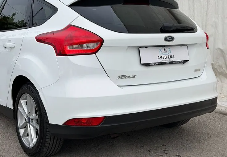 Zunanja slika - Ford Focus - 1.0 Style - LED - ALU16 - SLOVENSKI - TEMP - KLIMA - 4