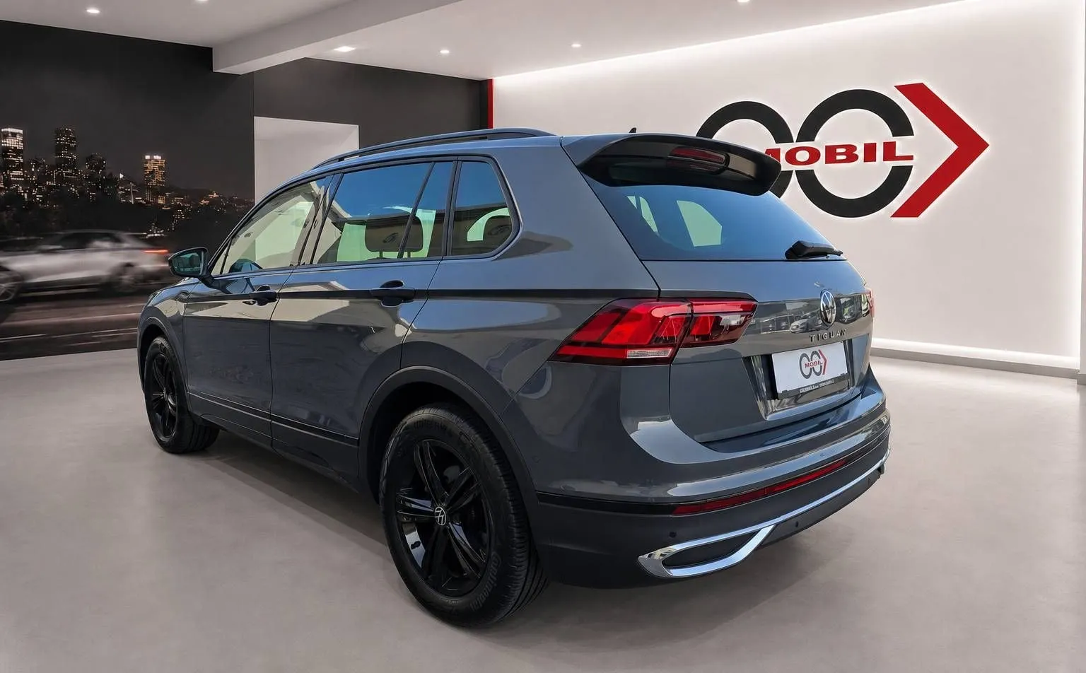 Notranja slika - Volkswagen Tiguan - Urban Sport 2.0 TDI DSG- Matrix.pano.HarmanK.asist - 7