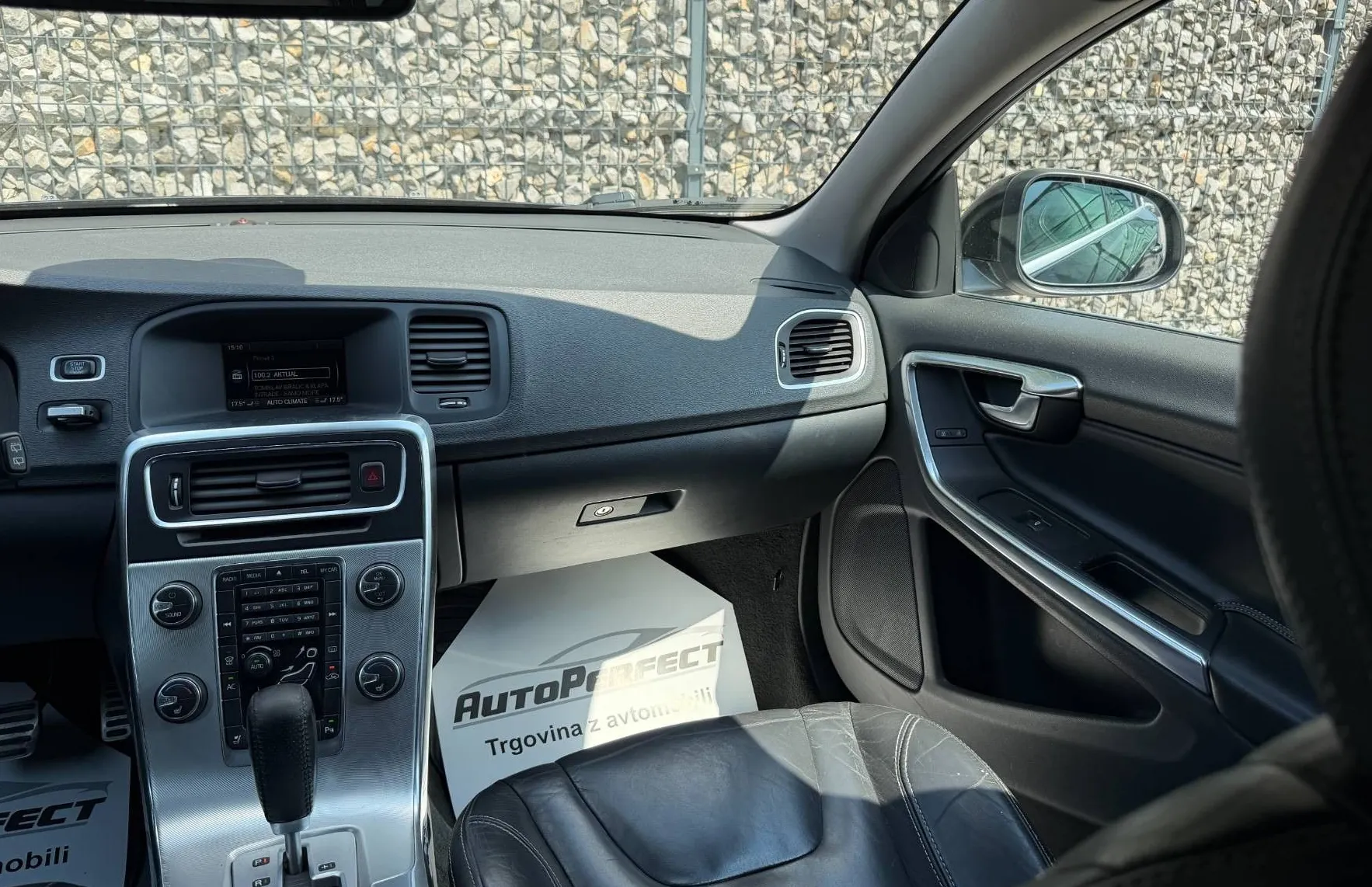 Zunanja slika - Volvo V60 - D5 AWD Geartronic |MEMORY|WEBASTO|GR. SED.| - 15