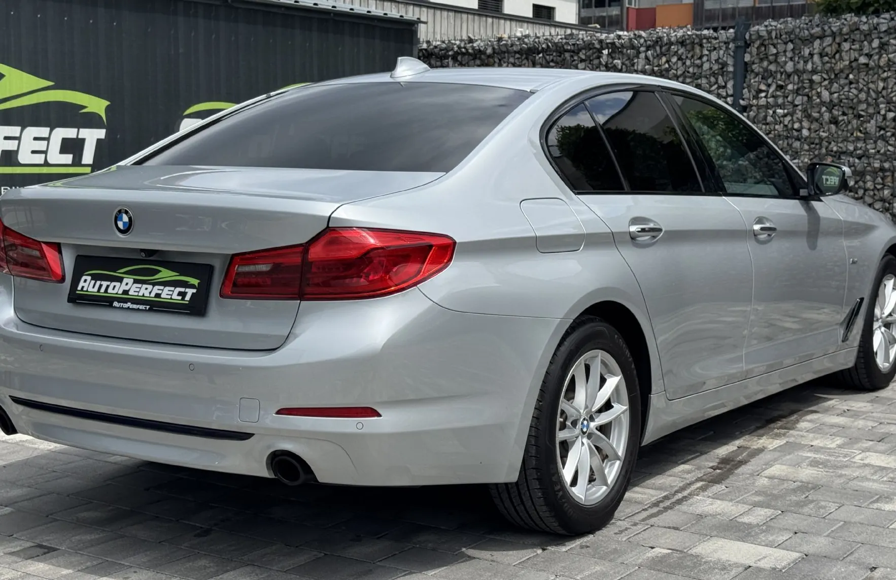 Zunanja slika - BMW Serija 5 - : 520d Aut. Sport Line |Kam||Gr.Sed.|Navi|Ambi... - 6