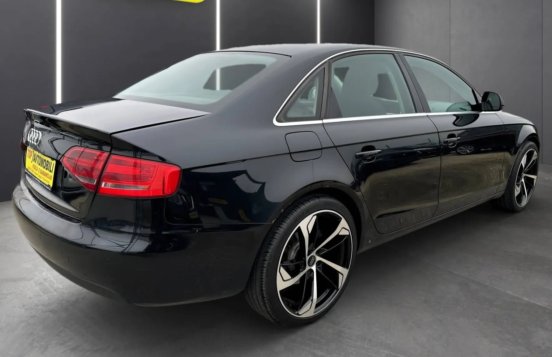Zunanja slika - Audi A4 - 2.0 TDI SLOVENSKI BI-XENON TEMPOMAT PDC MEGLENKE . - 8