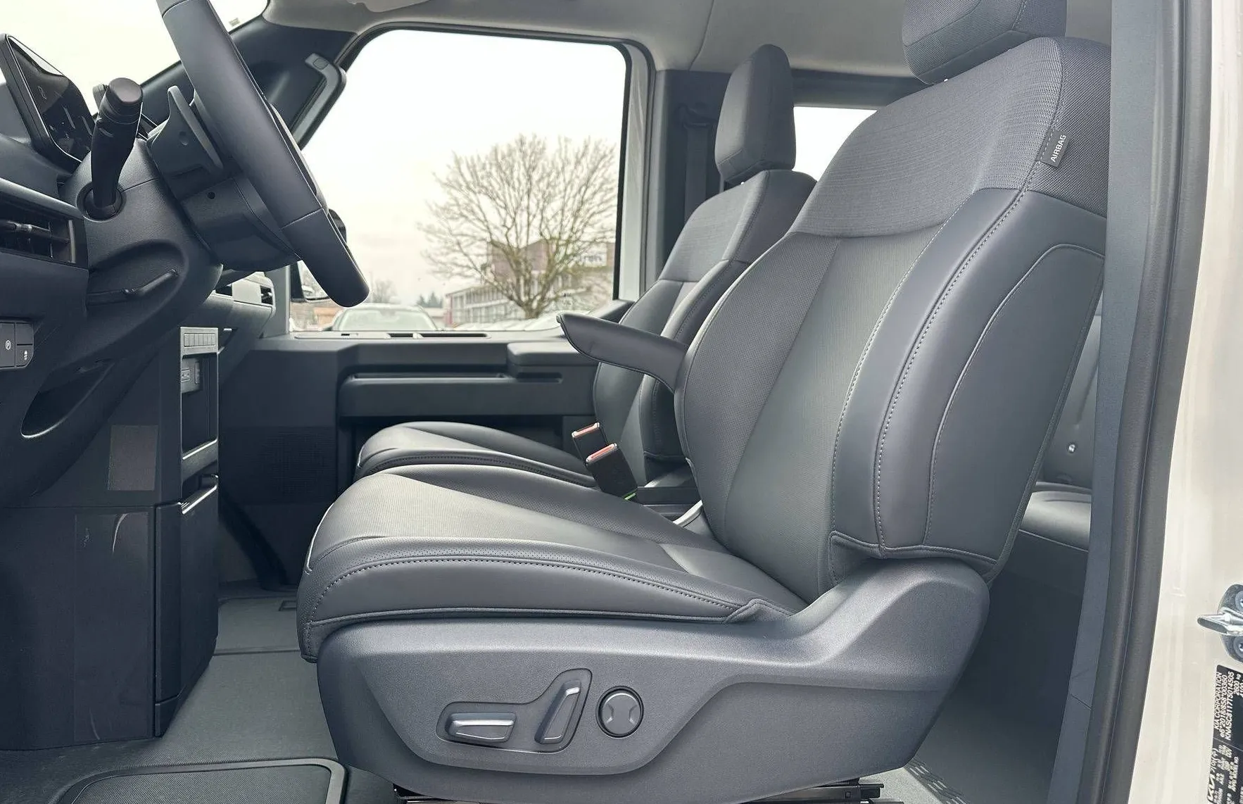 Zunanja slika - KIA PV5 - 71.2 kWh baterija 120 kW  163 KS  Quantum - 9