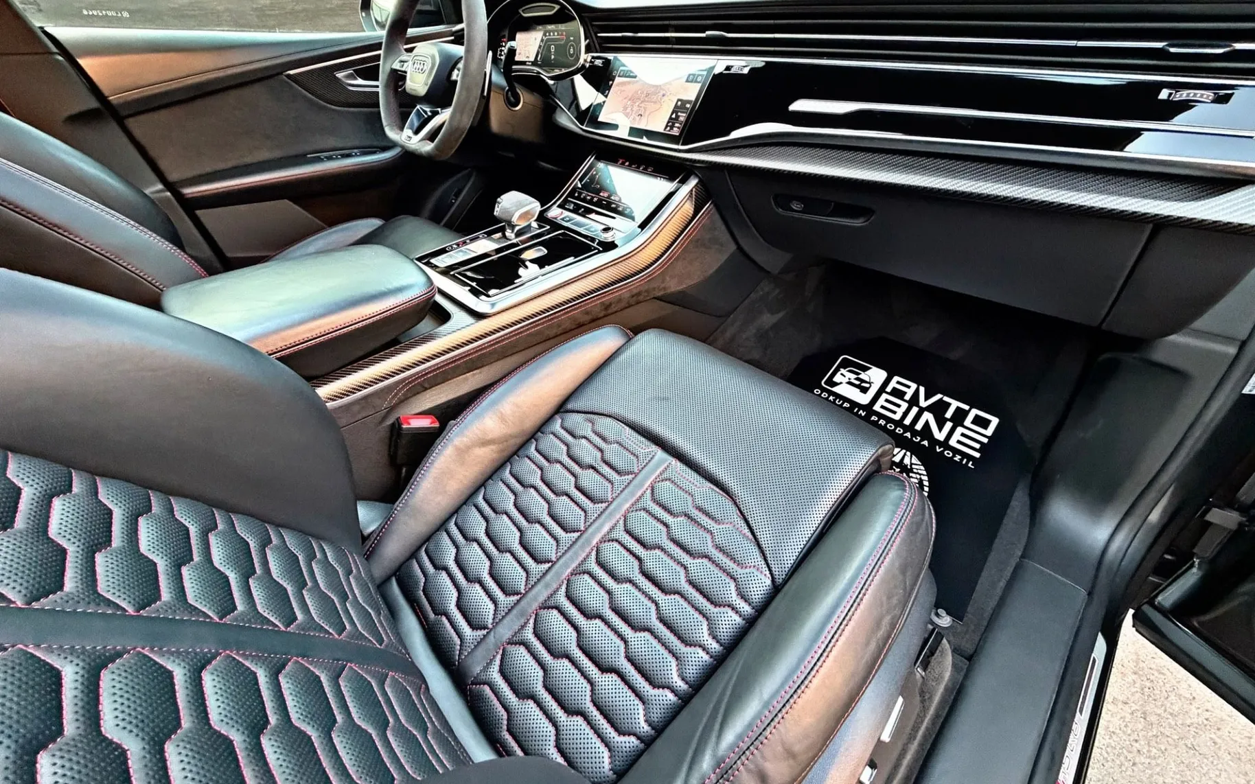 Notranja slika - Audi RS Q8 - QUATTRO•PANO•ACC•CERAMIC•ALU23•HEAD UP•ZRAČNO•SOFT - 9