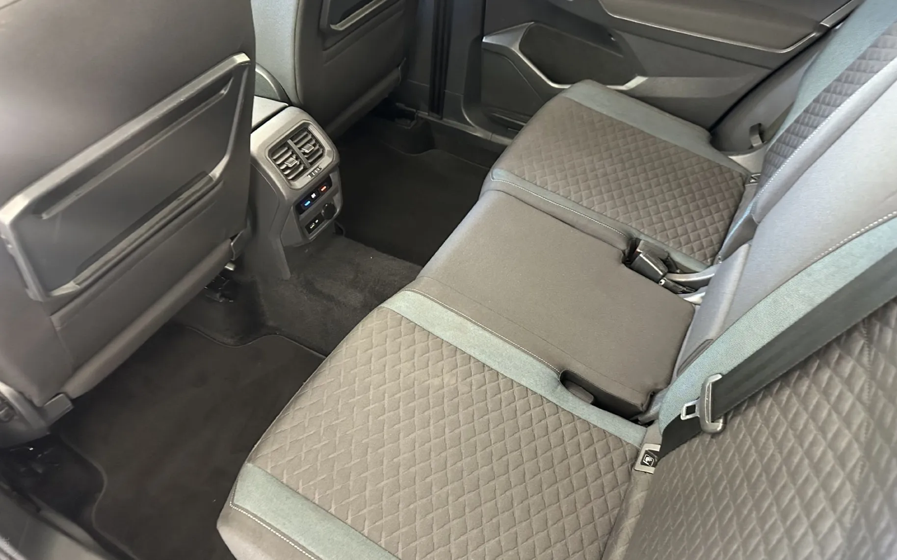 Zunanja slika - Volkswagen Tiguan - 2.0 TDI SCR DSG7 IQ.Drive.PANORAMA.NAVI.KAMERA.ACC - 6