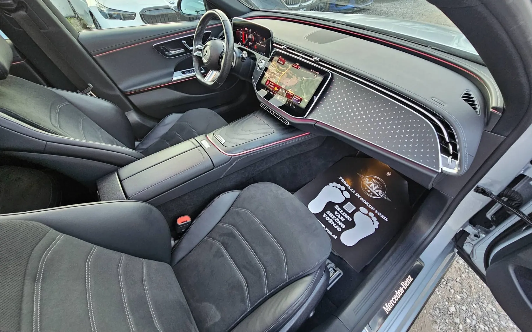 Notranja slika - Mercedes-Benz E-Razred - E 220 d T AMG |VIRTUAL|PANORAMA|KLJUKA|KAMERA|TOP| - 9