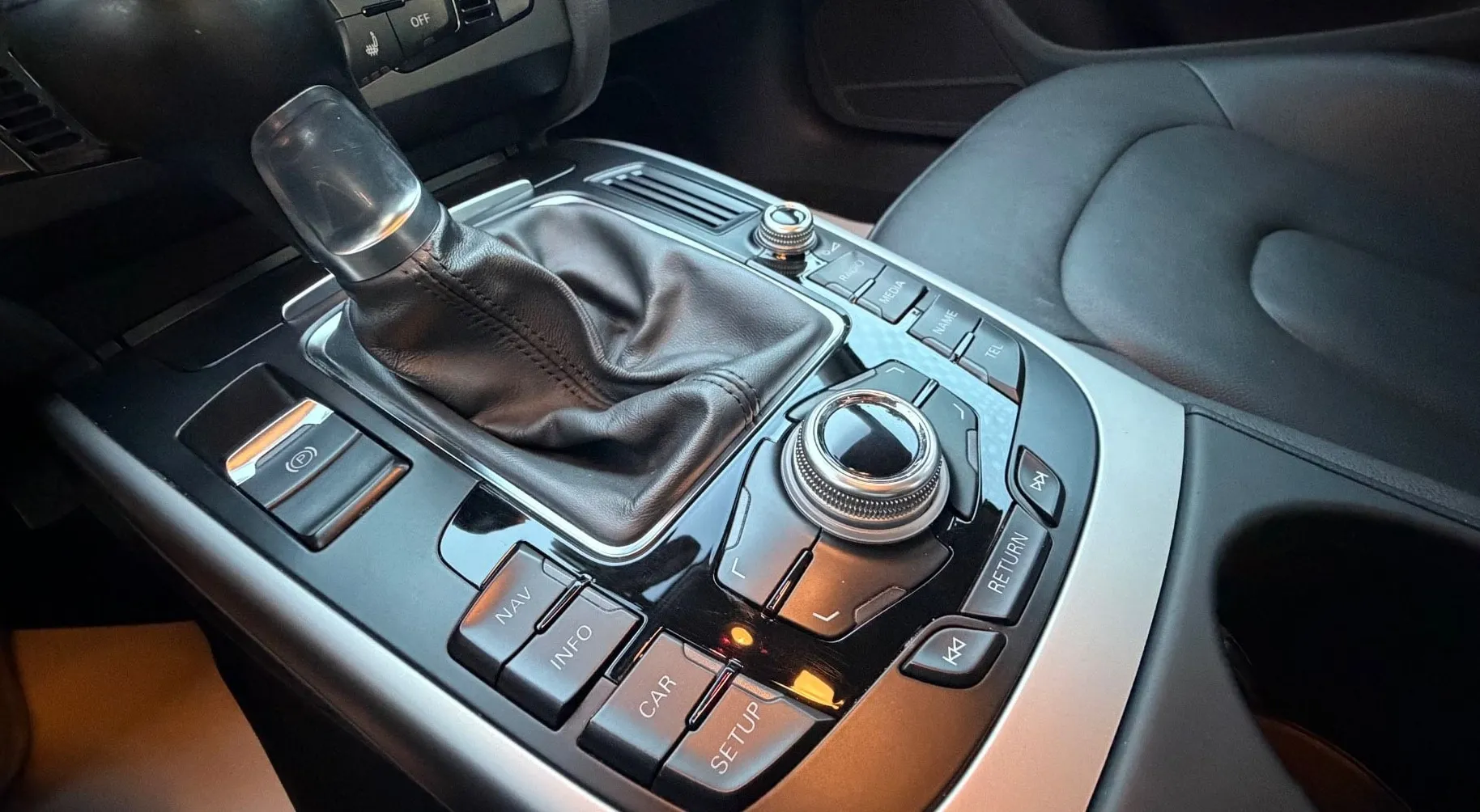 Notranja slika - Audi A4 - 2.0 TDI 1- lastnik Servisna zgodovina - 10