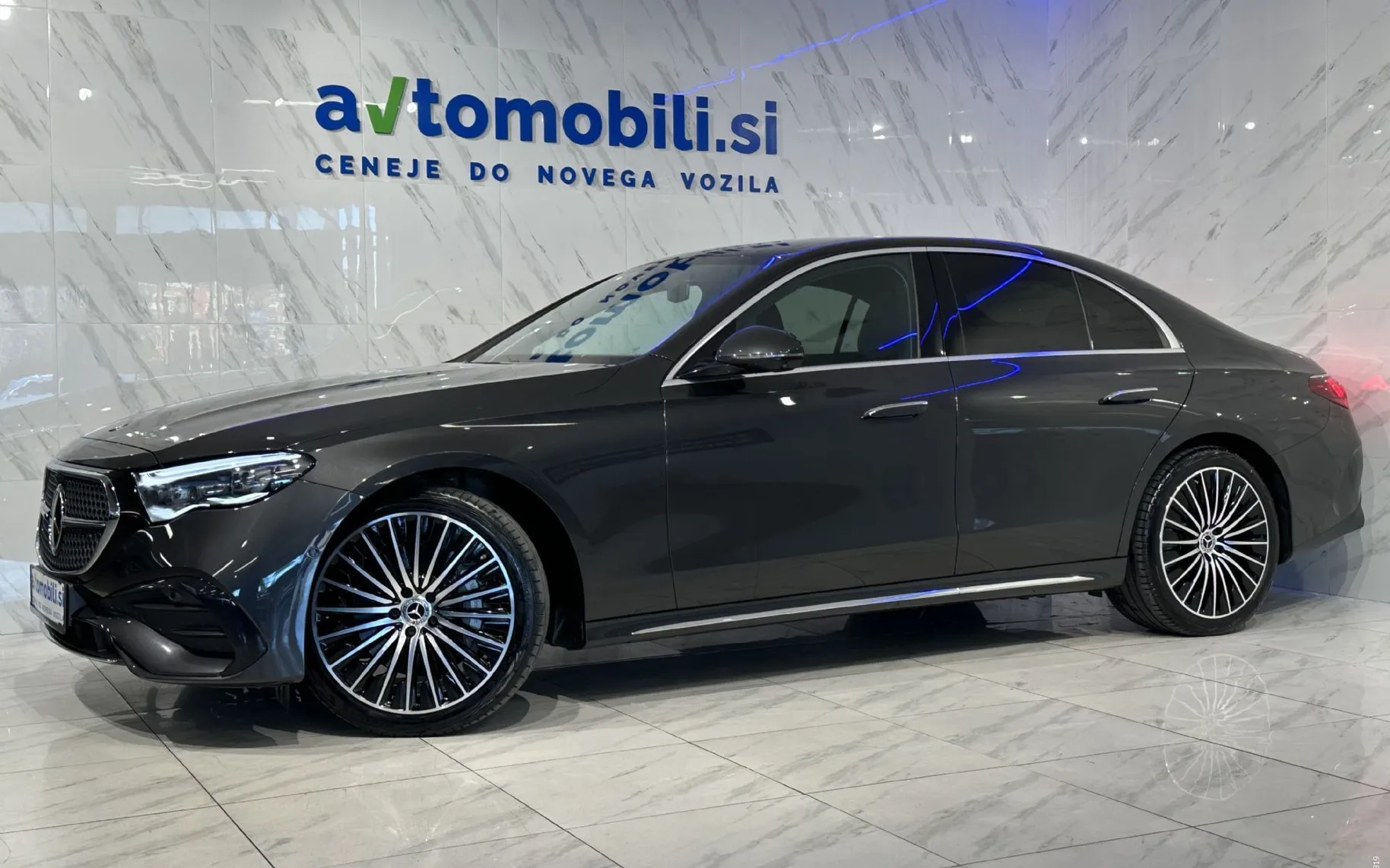 Zunanja slika - Mercedes-Benz E-Razred - 220d|4Matic|AMG|4WS|SuperScreen|Zračno|360K|Hlaj| - 2