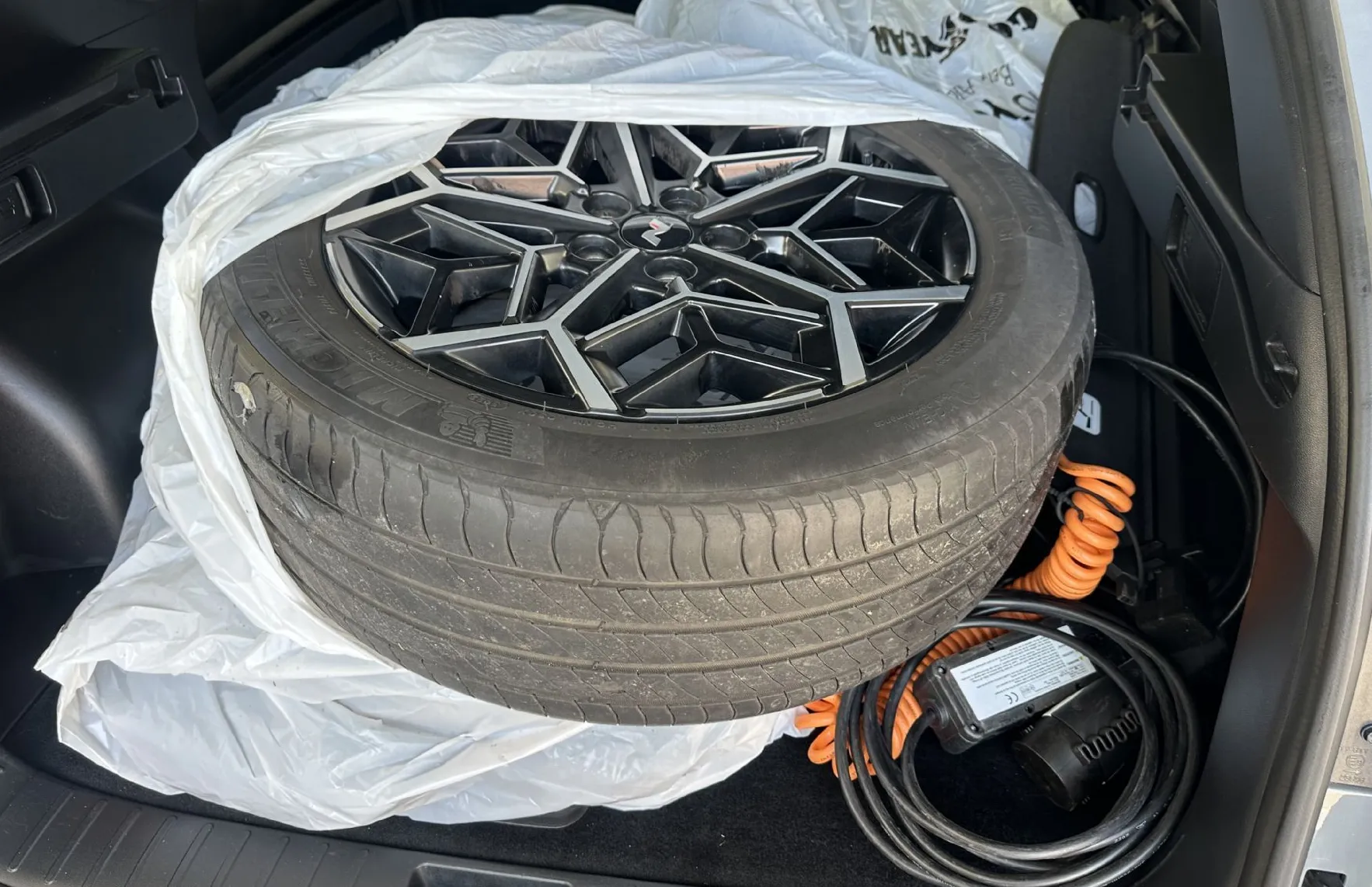 Zunanja slika - Hyundai Tucson - 4WD 1.6 T-GDI  Premium Avt.NEMŠKI+4ALU.KAMERA - 19