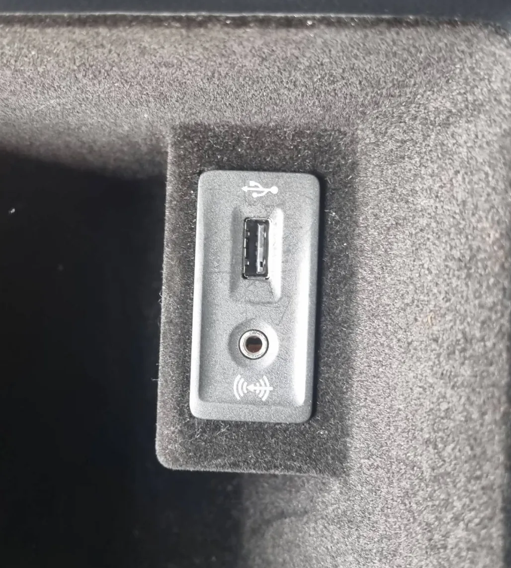 Zunanja slika - VW Passat - 1.6 TDI BMT Comfortline-2XPDC-Navi-Temp-Alu - 15