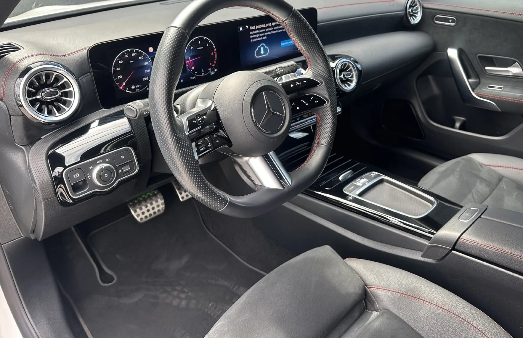 Zunanja slika - Mercedes-Benz CLA-Razred - 200d AVT. AMG-NIGHT-KEYLESS-KAMERA-PDC-NAVI-18COL - 7