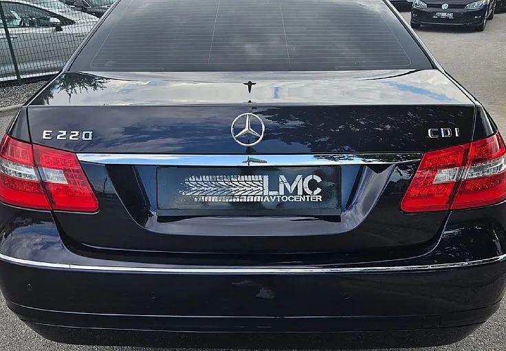 Zunanja slika - Mercedes-Benz E-Razred - 220 CDI °AUT° 170ks AVANTGARDE °XENON° °STR.OKNO° - 7