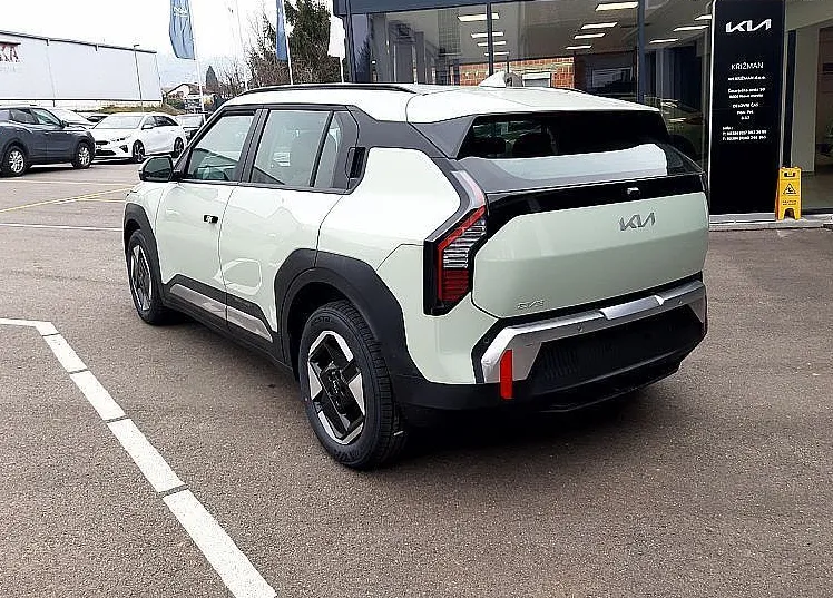 Zunanja slika - KIA EV3 - 58.3 kWh baterija. 150 kW  204 KM  Star - 4
