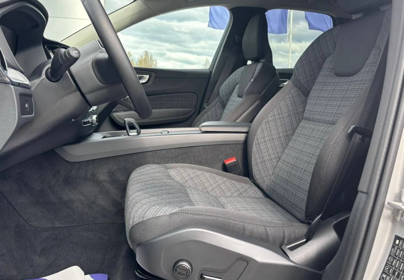 Zunanja slika - Volvo XC60 - VOLVO  B5P AWD Core KAMERA-ACC-KEYLESS - 7