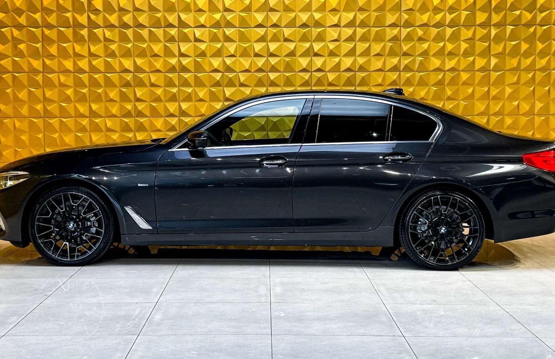 Zunanja slika - BMW Serija 5 - : 520d xDrive AUT.-LUXURY-LED-MEMORY-HEADUP - 6
