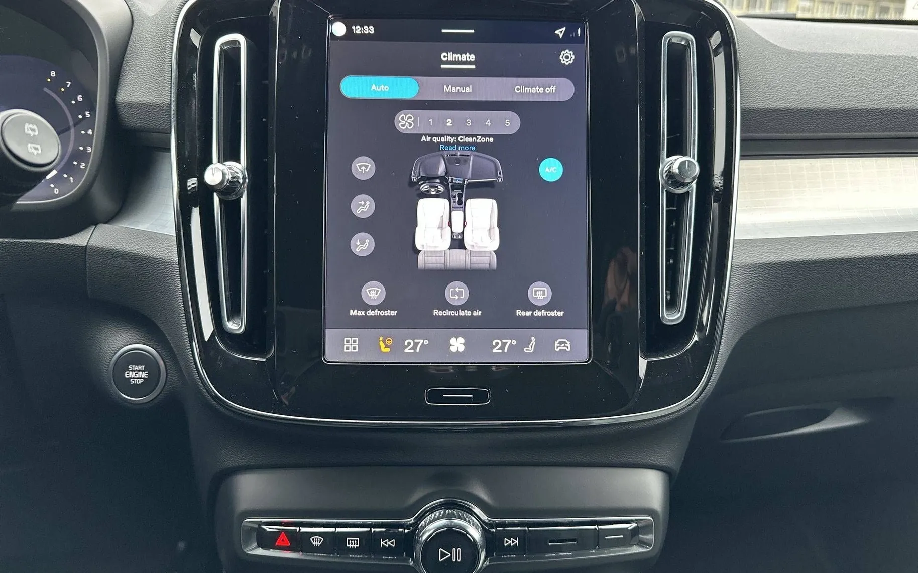 Notranja slika - Volvo XC40 - B3 P Core AT DCT 3 leta garancije + 3 servisi... - 38
