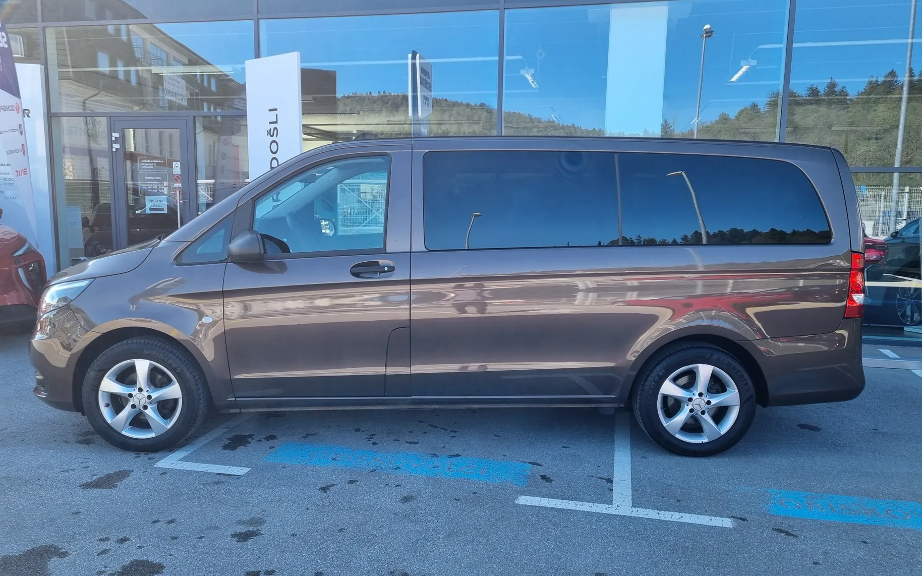 Zunanja slika - Mercedes-Benz Vito - Tourer 114 CDI - 8 SEDEŽEV + KLJUKA + SLOVENSKI - 7