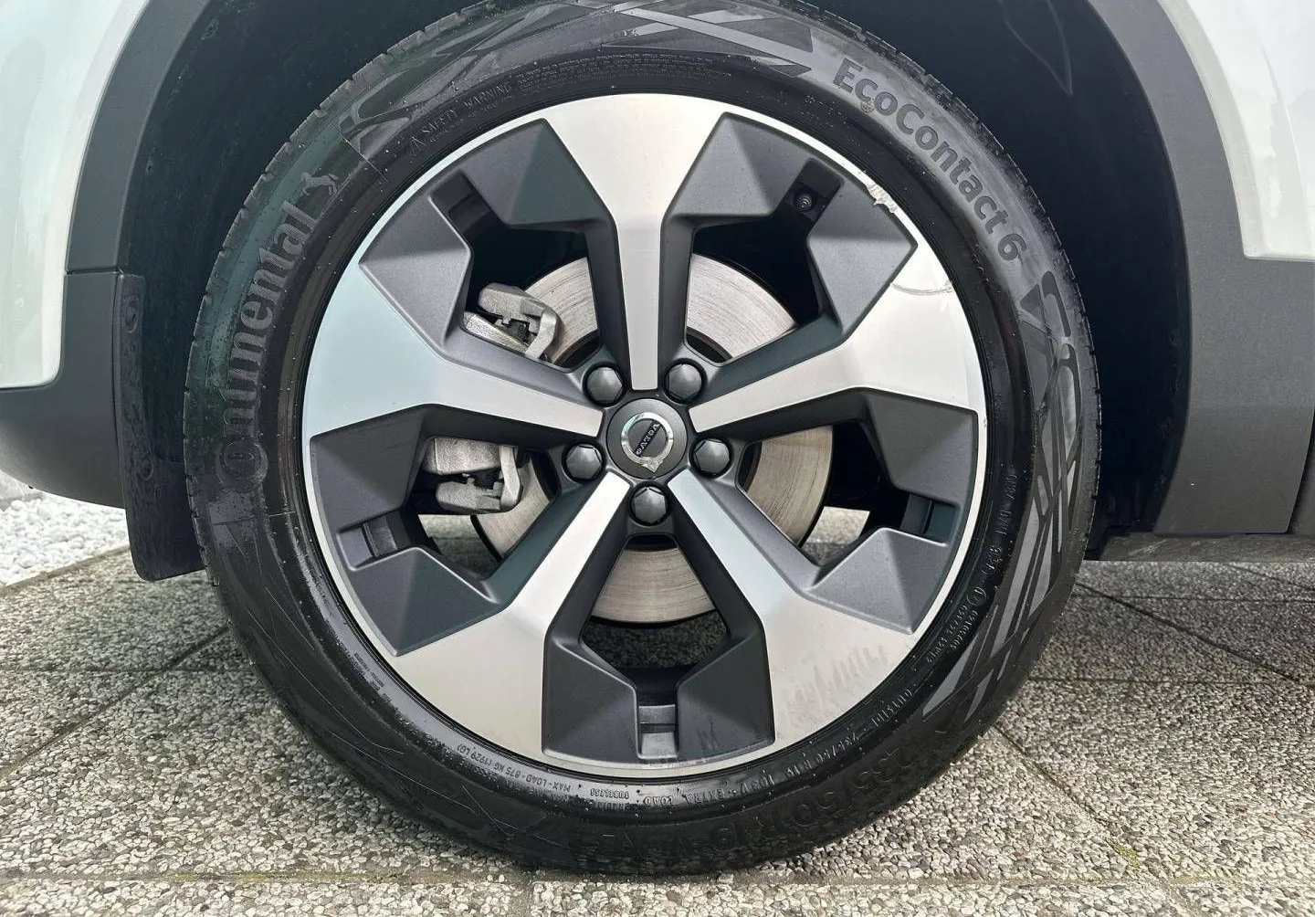 Notranja slika - Volvo XC40 - B3P Plus Dark Avt. - 9