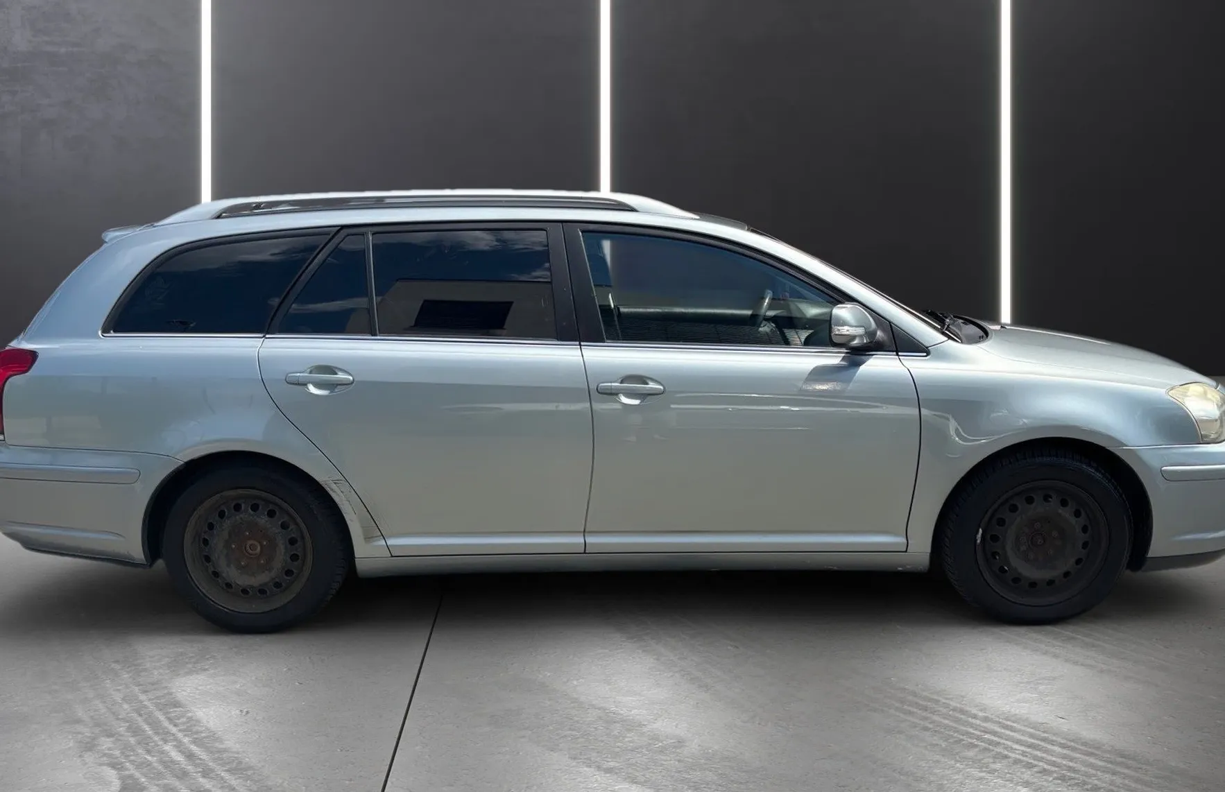 Zunanja slika - Toyota Avensis - Combi 2.2 D SLOVENSKO VOZILO XENON TEMPOMAT USNJE - 7