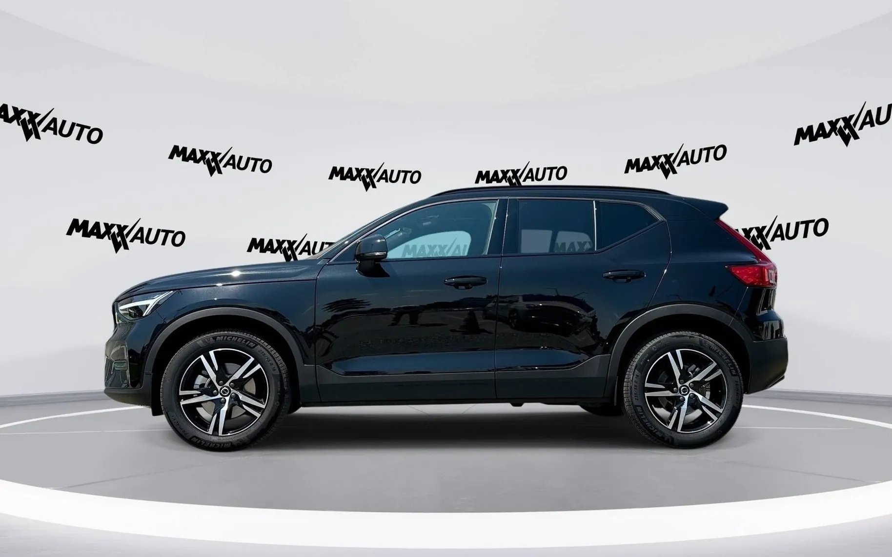 Notranja slika - Volvo XC40 - B3 P Plus Dark Avt. - 8