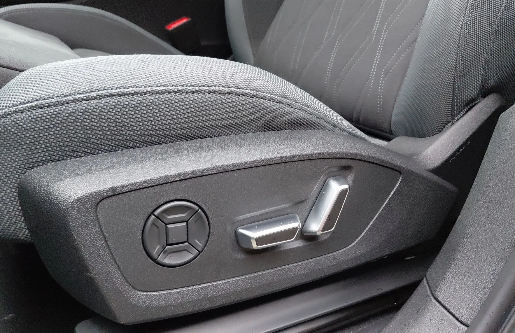 Zunanja slika - Audi Q3 - TFSI S tronic 110kW - 15