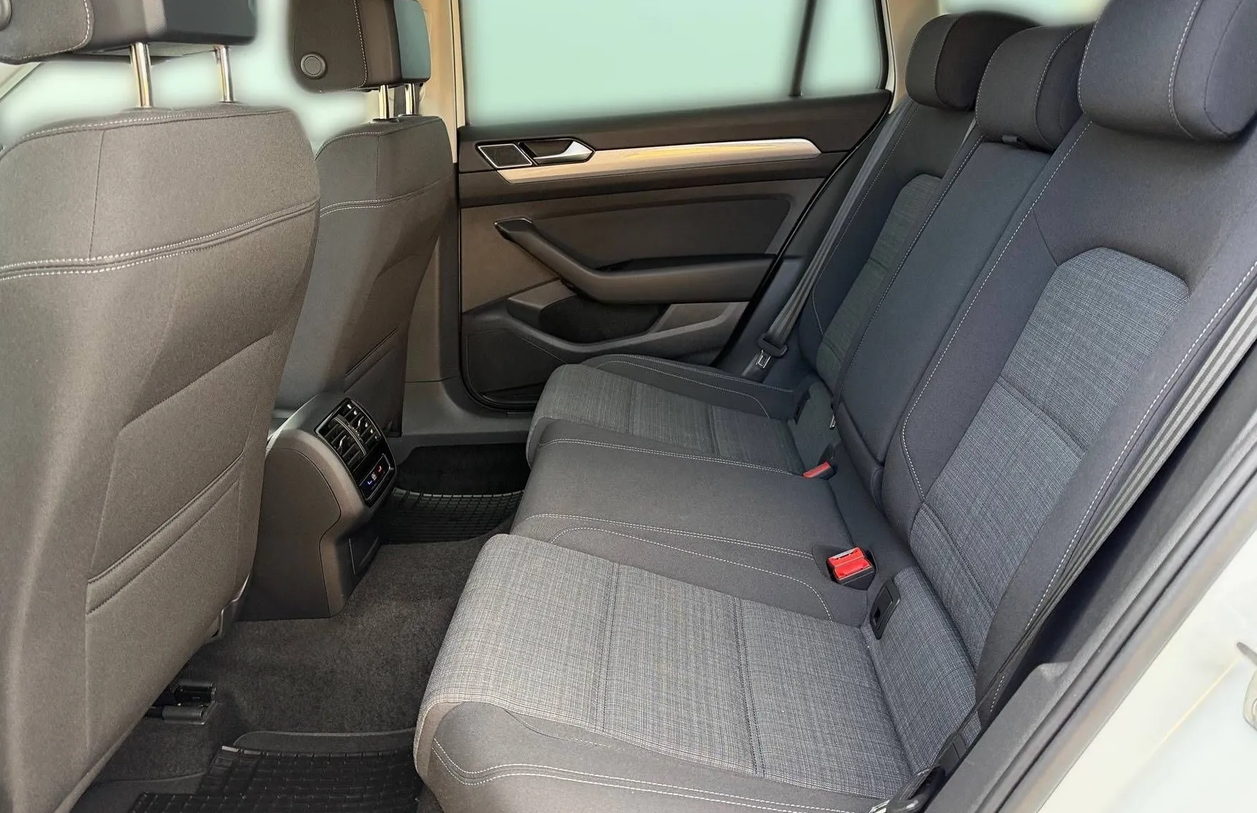 Zunanja slika - VW Passat - Variant 2.0 TDI BMT SCR avt.147kW-Matrix-Mrtvi kot ACC - 12
