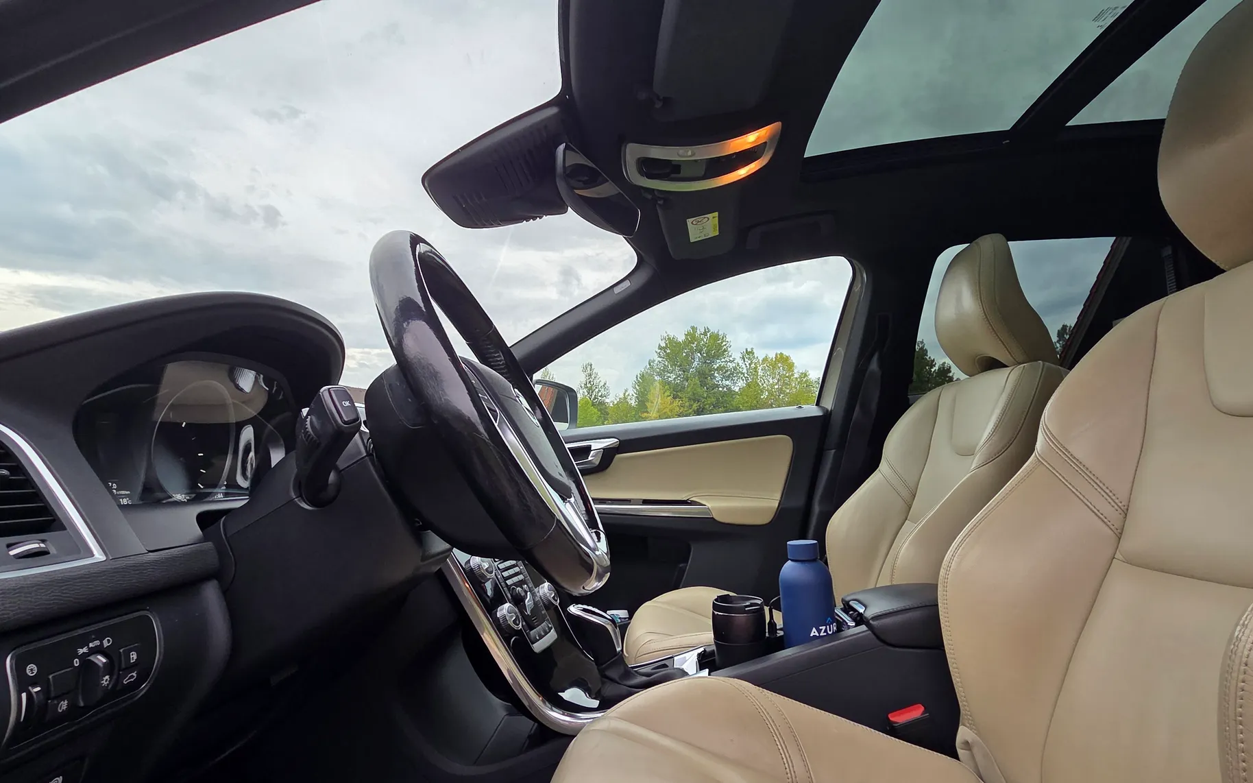 Notranja slika - Volvo XC60 - FWD D3 Luxury Geartronic - 4