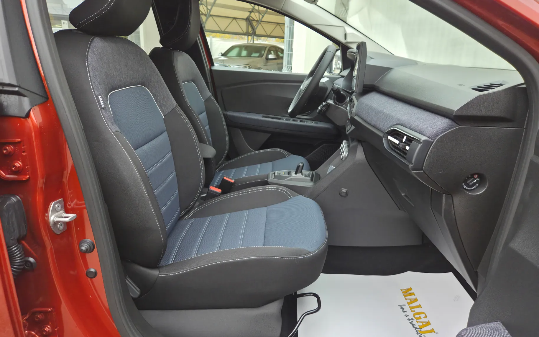 Zunanja slika - Dacia Jogger - Extreme Hybrid 155+7 sedežev+Zimske gume - 12