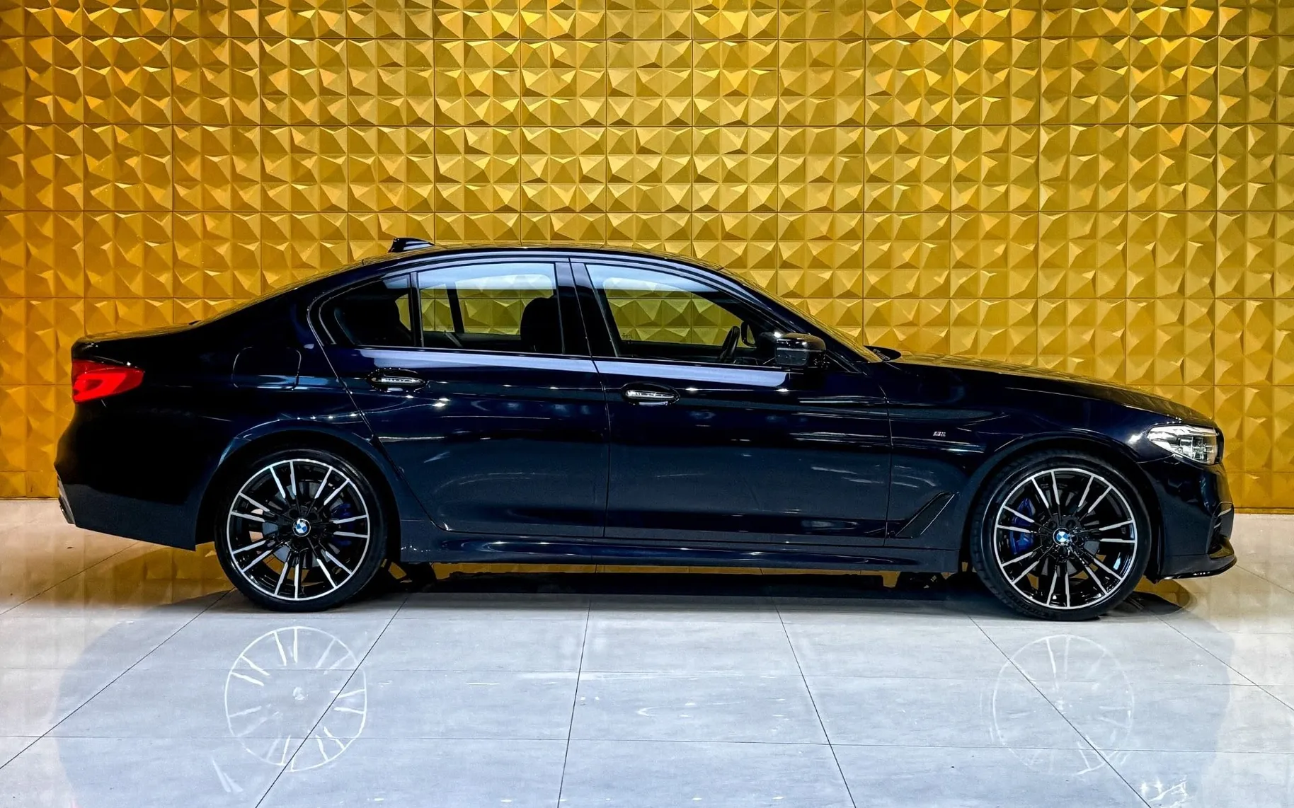 Notranja slika - BMW serija 5: - 530d xDrive AUT.-M Sport-LED-HEADUP-VIRTUAL - 12