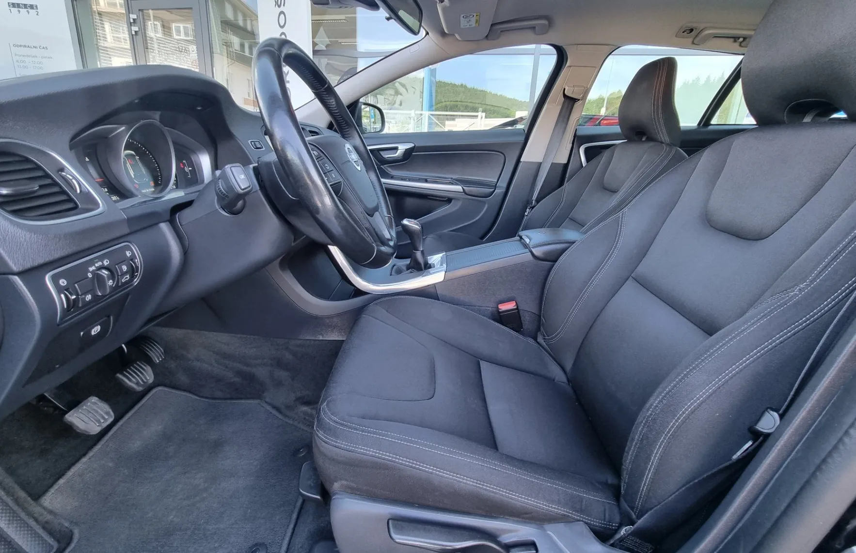Zunanja slika - Volvo V60 - 2.0 TD - VLEČNA KLJUKA +NAVIGACIJA+PDC+TEMPOMAT... - 12