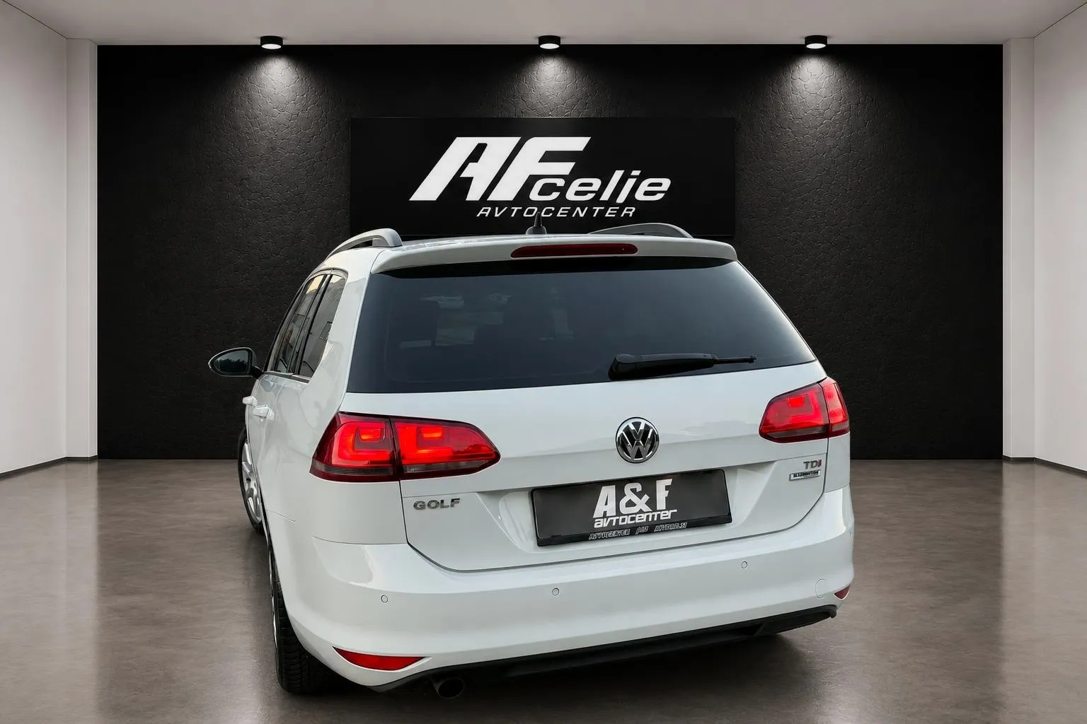 Notranja slika - Volkswagen Golf Variant - 1.6 TDI-H LINE-BI XENON+MASAŽA-LIZING ZA TUJCE- - 7