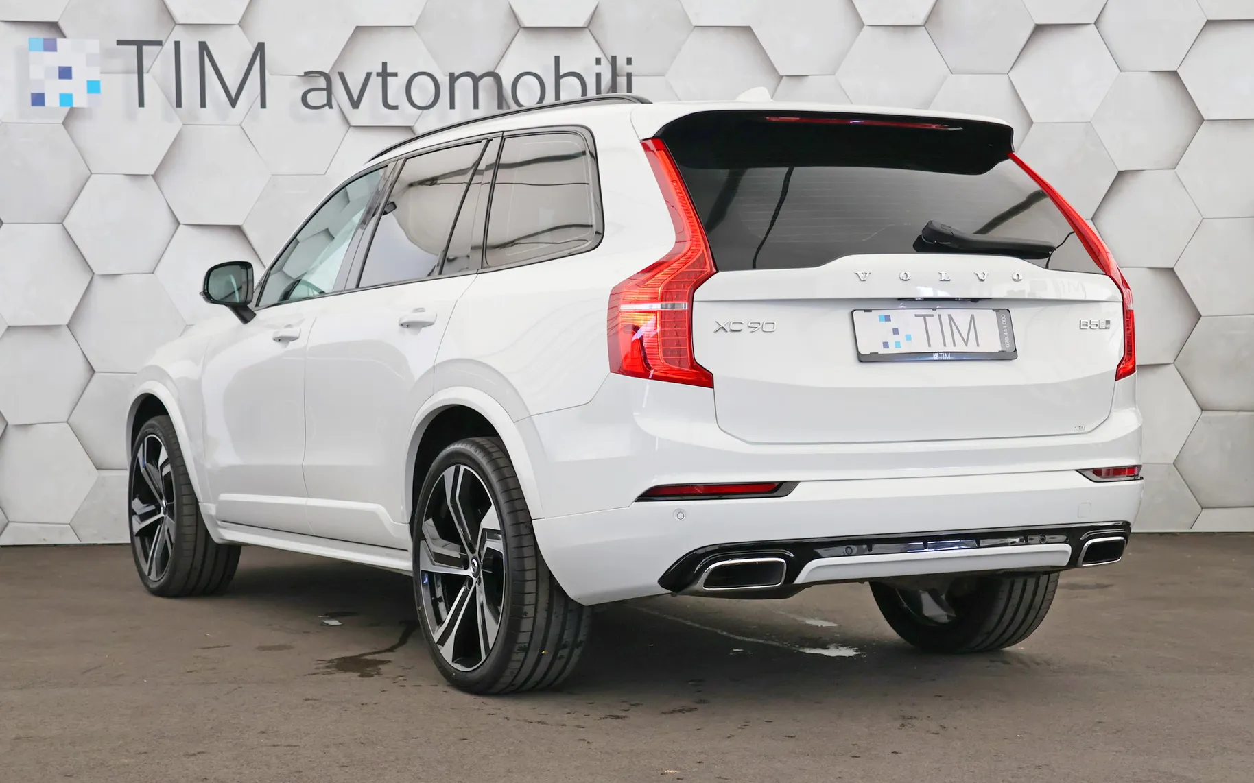 Zunanja slika - Volvo XC90 - B5D 2.0d AWD Geartronic R-Design 235KM - 4